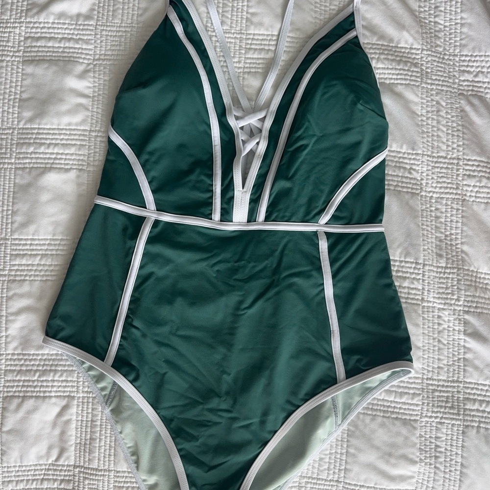 Cupshe Green and White One Piece Swimsuit